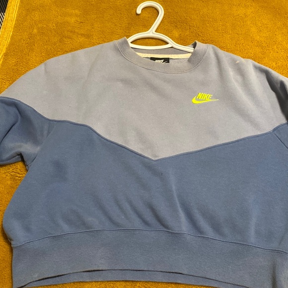 Distressed nike crew crop - Picture 1 of 6